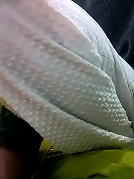 Snapshot of RV_525 chatting on 12/17/25, 05:57 RV 525 online show from 12/17/25, 05:57