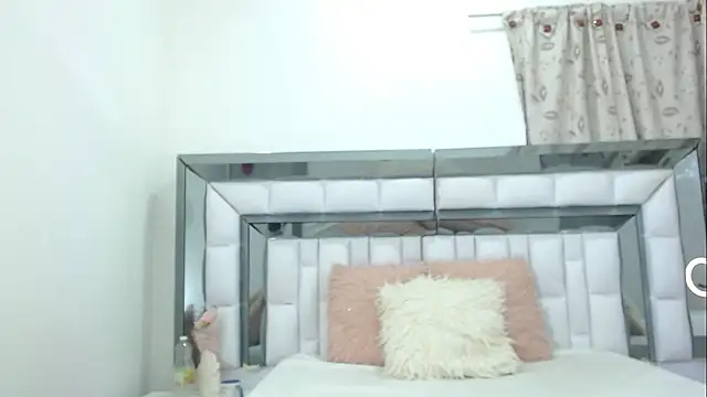 rebecagoldene online show from 12/23/25, 09:18