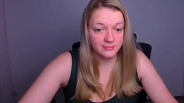 Snapshot of Samantha_Gloww chatting on 12/18/25, 07:03 Samantha Gloww online show from 12/18/25, 07:03