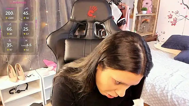 Snapshot of Nicole_Pars chatting on 12/18/25, 07:25 Nicole Pars online show from 12/18/25, 07:25