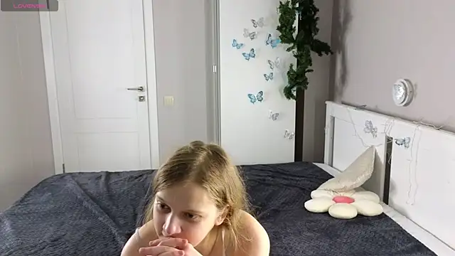 Snapshot of HazeElariel chatting on 04/10/26, 03:28 HazeElariel online show from 04/10/26, 03:28