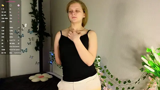 Snapshot of HazeElariel chatting on 04/13/26, 03:06 HazeElariel online show from 04/13/26, 03:06