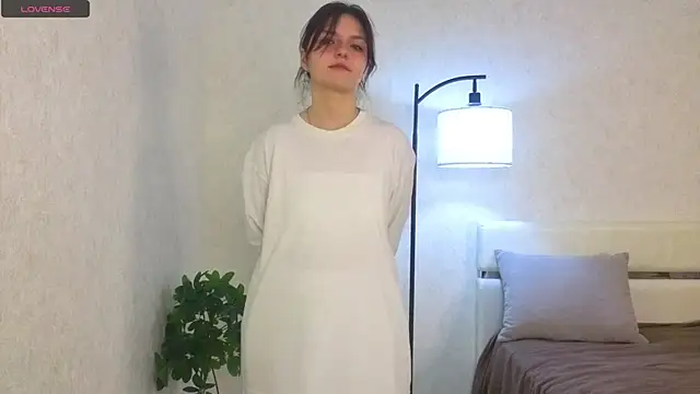 Snapshot of NyraVesperis chatting on 04/10/26, 06:29 NyraVesperis online show from 04/10/26, 06:29