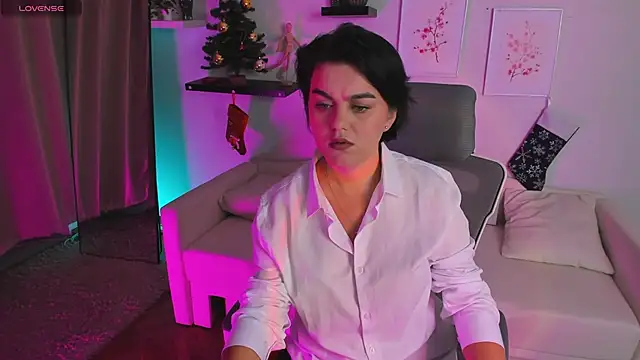 Snapshot of Sofia_Fisher chatting on 12/16/25, 07:24 Sofia Fisher online show from 12/16/25, 07:24