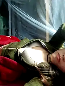 Snapshot of Heya_k2 chatting on 12/13/25, 07:53 Heya k2 online show from 12/13/25, 07:53