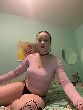 Snapshot of arisha_glow chatting on 12/17/25, 08:15 arisha glow online show from 12/17/25, 08:15