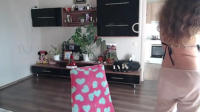 Snapshot of SofiaBoone chatting on 12/17/25, 09:26 SofiaBoone online show from 12/17/25, 09:26