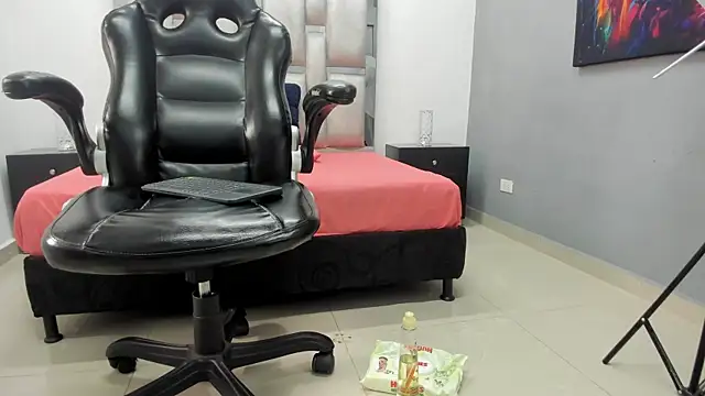 Snapshot of khris__evans chatting on 04/12/26, 03:39 khris evans online show from 04/12/26, 03:39