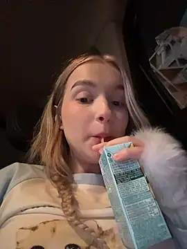 Snapshot of -teenytiny- chatting on 12/13/25, 07:53 -teenytiny- online show from 12/13/25, 07:53