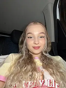 Snapshot of -teenytiny- chatting on 12/14/25, 03:17 -teenytiny- online show from 12/14/25, 03:17