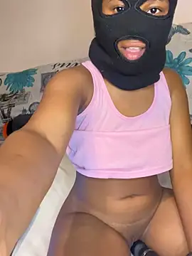 Snapshot of BellaSean chatting on 12/21/25, 08:05 BellaSean online show from 12/21/25, 08:05