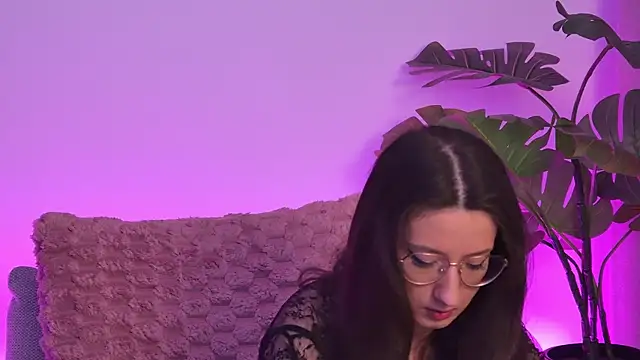 TheaMalekoo online show from 04/16/26, 06:58