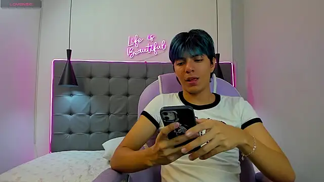 Snapshot of CodyTaylor_ chatting on 12/16/25, 12:43 CodyTaylor online show from 12/16/25, 12:43