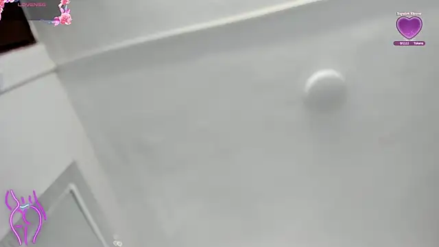 Annyhathatway online show from 04/18/26, 07:51