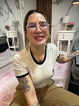 Annyhathatway online show from 05/16/26, 12:51