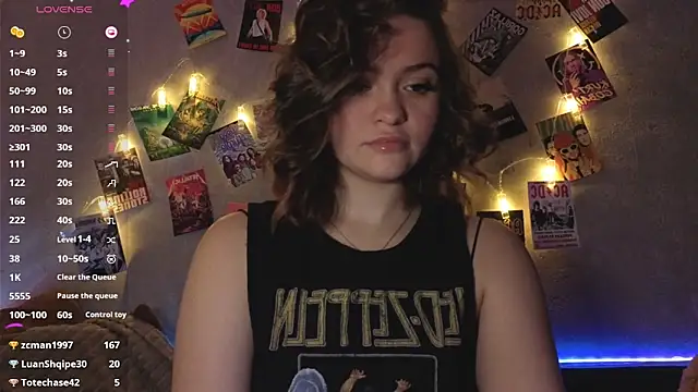 Snapshot of YummyTira chatting on 12/20/25, 12:51 YummyTira online show from 12/20/25, 12:51