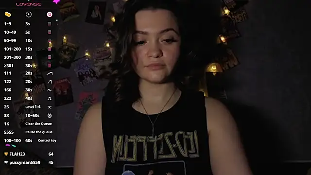 Snapshot of YummyTira chatting on 02/01/26, 01:04 YummyTira online show from 02/01/26, 01:04