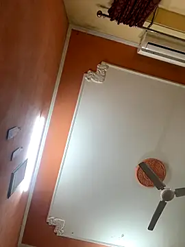 Snapshot of alexstrom chatting on 12/17/25, 09:15 alexstrom online show from 12/17/25, 09:15