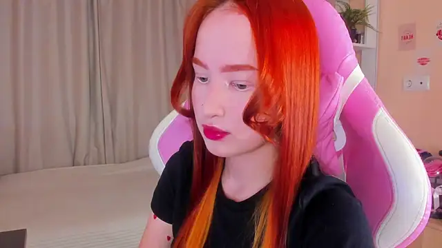 Snapshot of sunflare_ chatting on 12/17/25, 06:47 sunflare online show from 12/17/25, 06:47