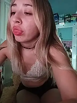 soylulita07 online show from 03/18/26, 06:49