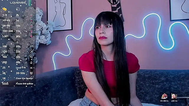 Snapshot of belinda__1 chatting on 12/17/25, 12:33 belinda 1 online show from 12/17/25, 12:33