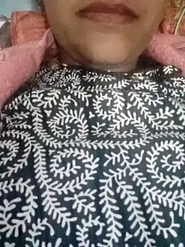 Snapshot of Aanshi_01 chatting on 01/13/26, 12:43 Aanshi 01 online show from 01/13/26, 12:43