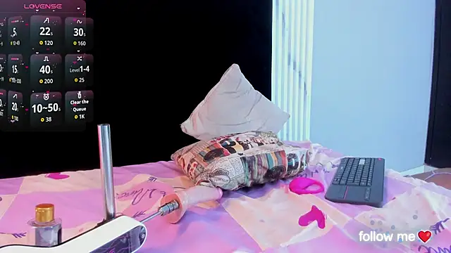 Snapshot of bella_moonlight_cr chatting on 01/14/26, 12:16 bella moonlight cr online show from 01/14/26, 12:16