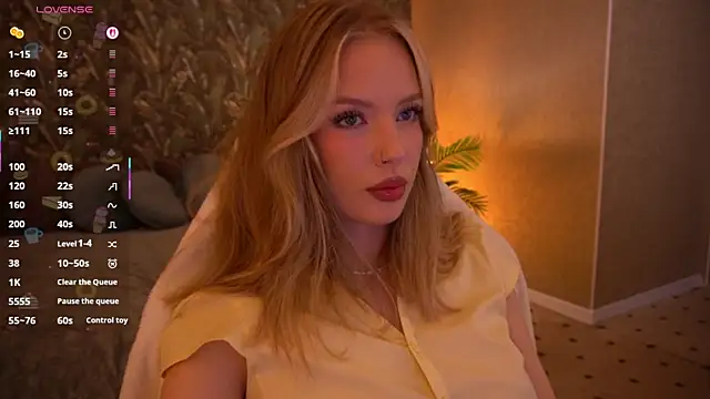 Snapshot of MollyyMayy chatting on 05/17/26, 11:12 MollyyMayy online show from 05/17/26, 11:12