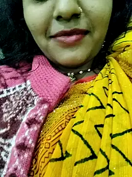 Snapshot of Sweet_Couple_01 chatting on 12/19/25, 04:58 Sweet Couple 01 online show from 12/19/25, 04:58