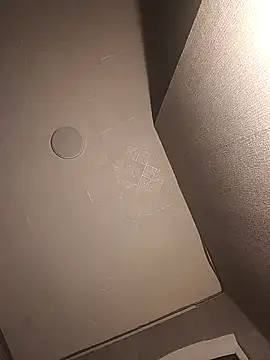 Snapshot of cko18sm_4i5 chatting on 12/18/25, 08:37 cko18sm 4i5 online show from 12/18/25, 08:37