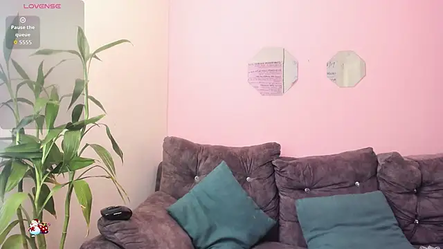 cloee 0 online show from 12/22/25, 01:08