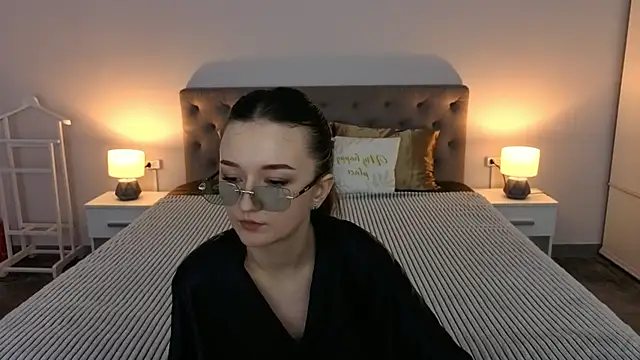 CyrenaLuxe online show from 04/03/26, 01:53