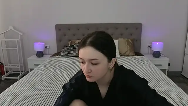 CyrenaLuxe online show from 04/04/26, 05:49