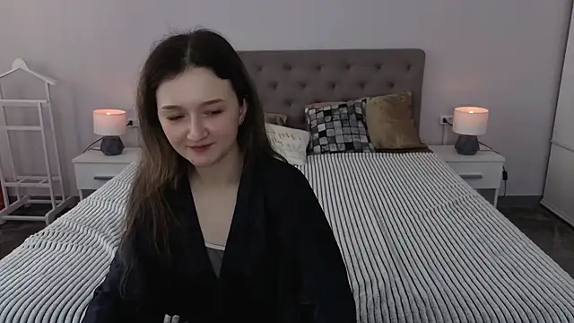 CyrenaLuxe online show from 04/05/26, 07:49