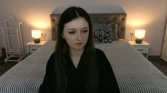 CyrenaLuxe online show from 04/08/26, 07:58