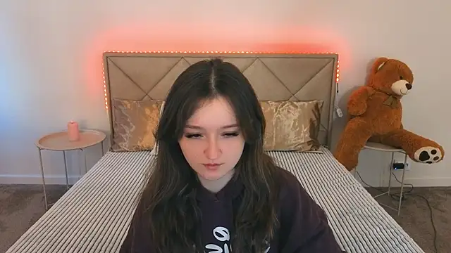 CyrenaLuxe online show from 04/10/26, 05:45