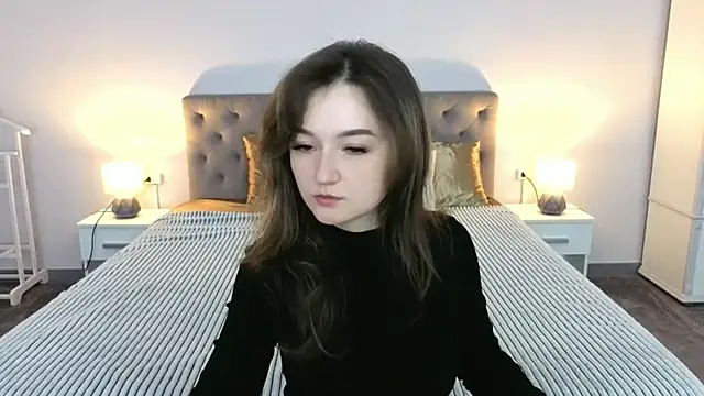 CyrenaLuxe online show from 04/15/26, 05:25