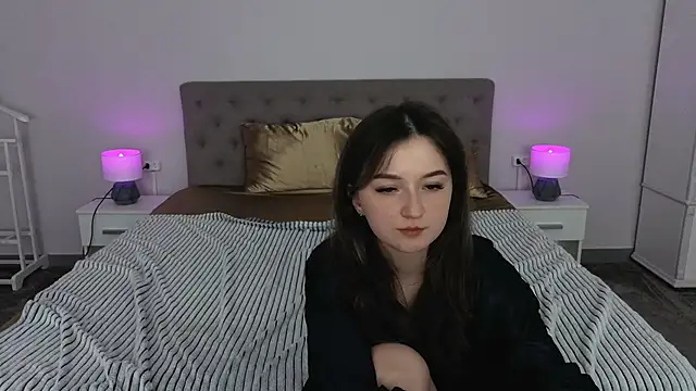 CyrenaLuxe online show from 04/15/26, 05:31