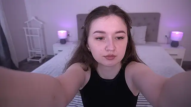 CyrenaLuxe online show from 06/04/26, 05:46