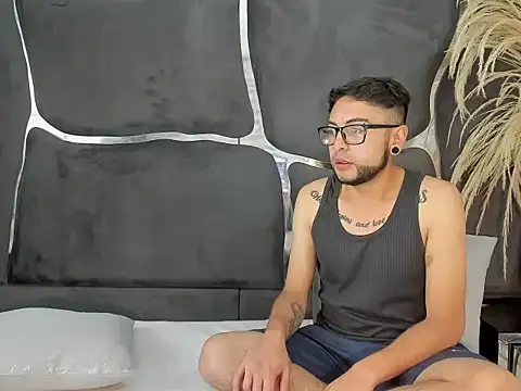 LailaAndOliver online show from 12/16/25, 01:16