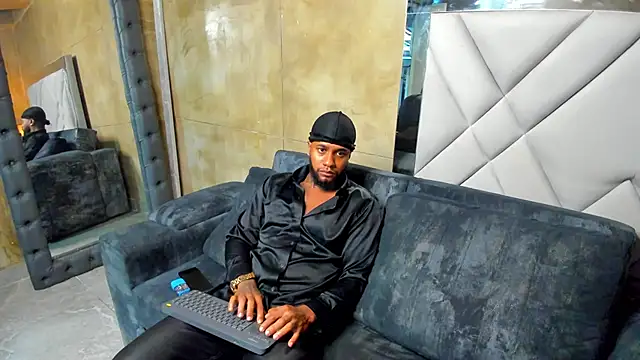 Snapshot of jay_jhonson01 chatting on 12/22/25, 03:47 jay jhonson01 online show from 12/22/25, 03:47