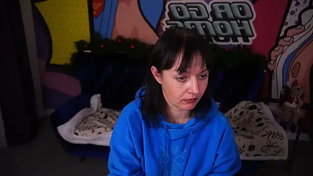 Snapshot of MariStorm chatting on 12/16/25, 02:00 MariStorm online show from 12/16/25, 02:00