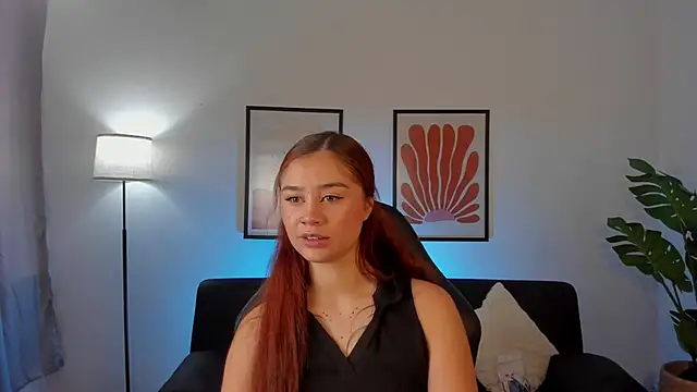 Amelia Saenz  online show from 06/12/26, 07:46