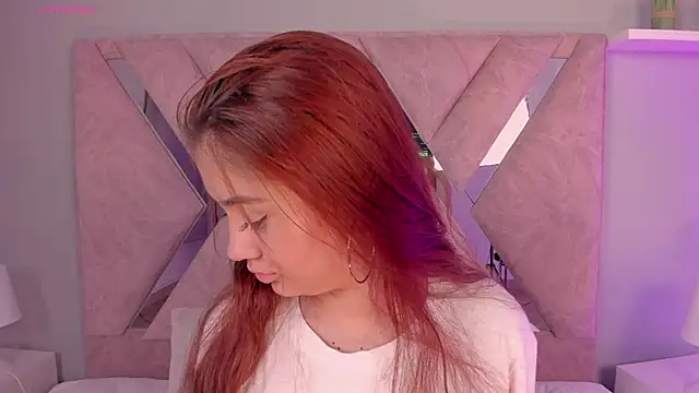 Amelia Saenz  online show from 06/15/26, 07:27