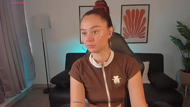 Amelia Saenz  online show from 07/23/26, 03:32