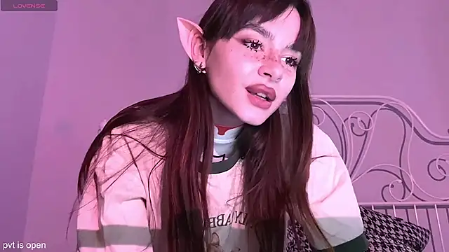 Snapshot of xx_lily chatting on 12/16/25, 10:59 xx lily online show from 12/16/25, 10:59