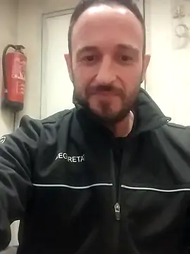 Snapshot of Tonybp84 chatting on 12/18/25, 01:55 Tonybp84 online show from 12/18/25, 01:55