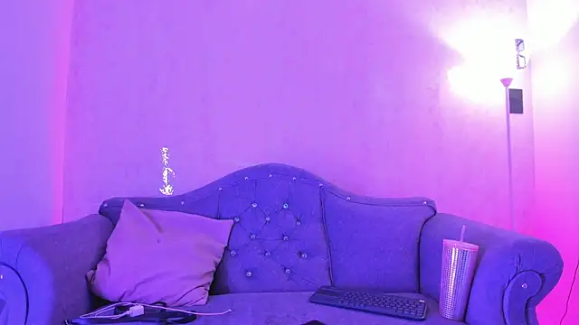 Snapshot of Taniandmarkos chatting on 12/14/25, 09:41 Taniandmarkos online show from 12/14/25, 09:41