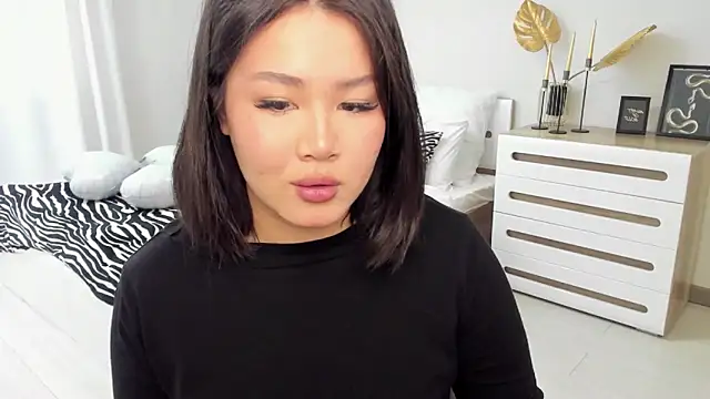 Brunette Charm online show from 03/08/26, 11:14