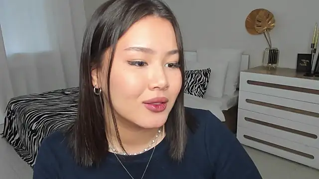 Brunette Charm online show from 03/31/26, 11:21